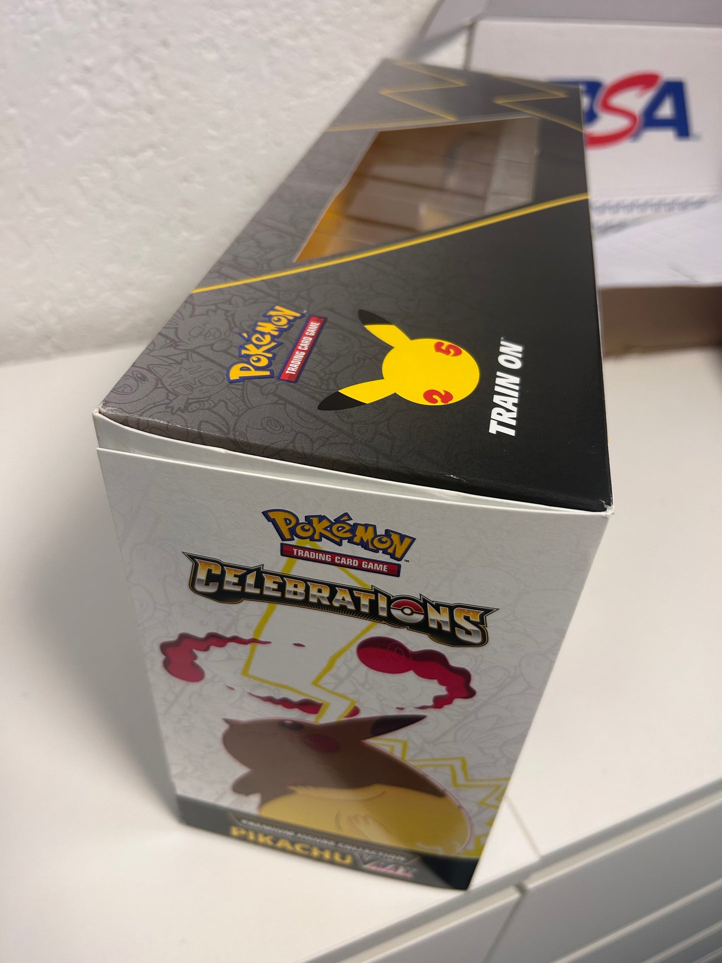 Pokemon Karten OVP Premium Figuren Kollektion Vmax Pikachu Englisch
