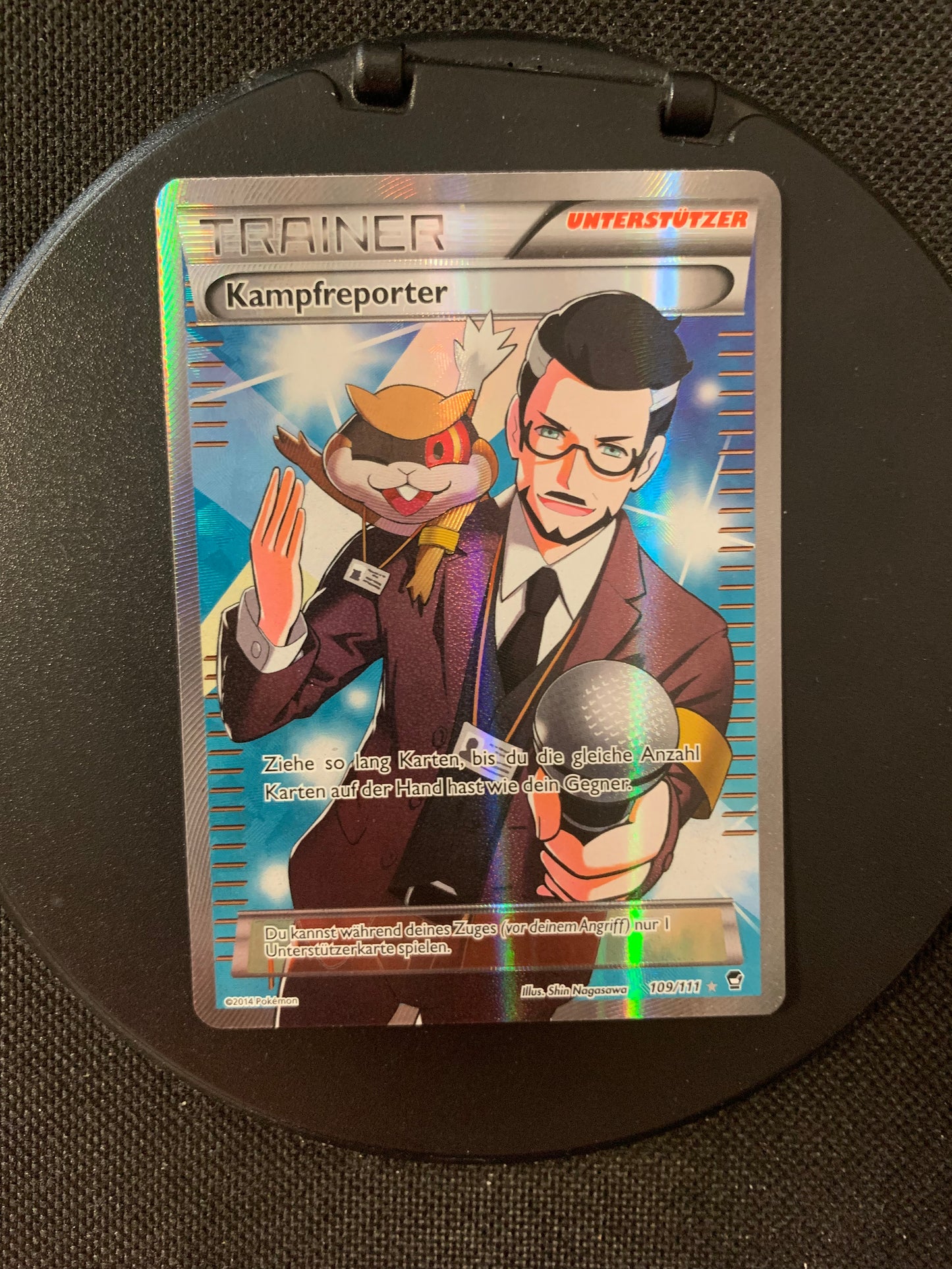 Pokemon Karte Trainer-Fullart Kampfrepoter 109/111 Deutsch