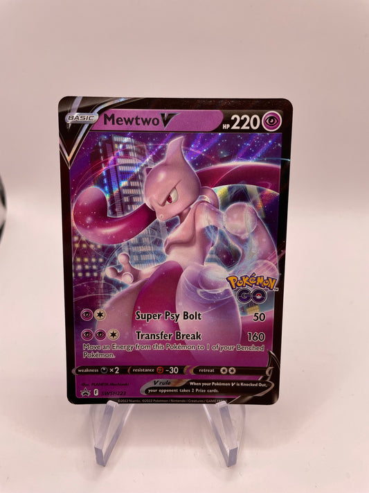 Pokemon Karte V Mewtwo SHSH223 Englisch