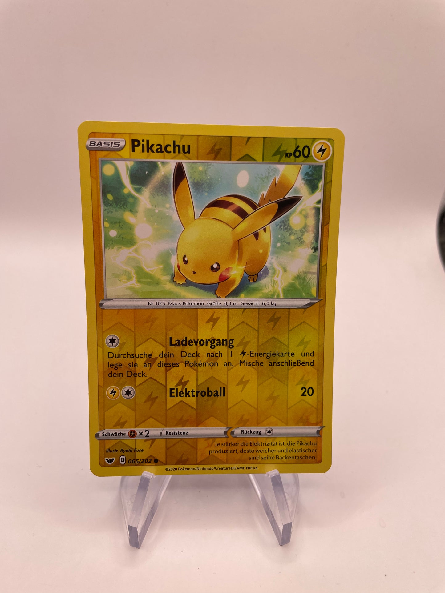 Pokémon Karte Pikachu 65/202 Deutsch